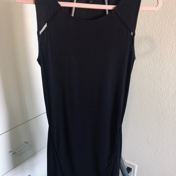 Guess bodycon dress that hugs body w eyelet detail - Picture 2 of 4